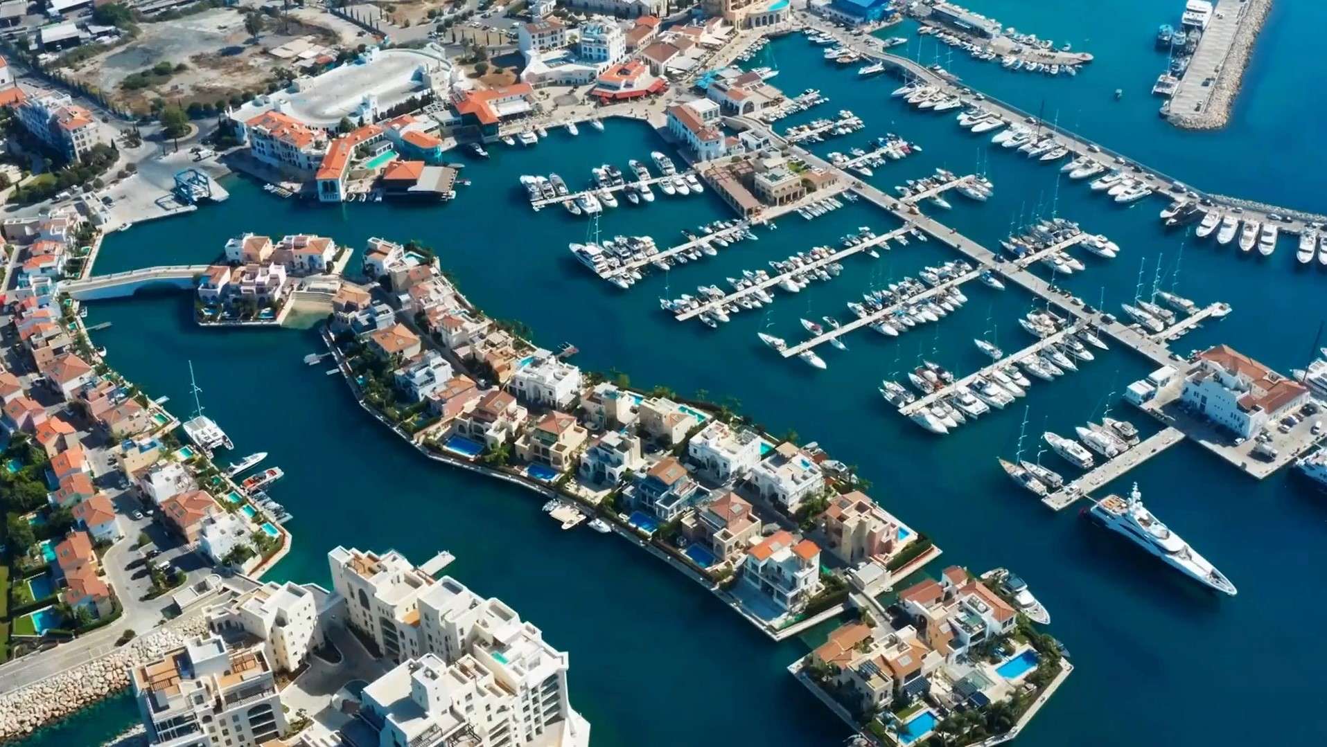 https://www.limassolmarina.com/storage/app/media/Homepage/images/heroplaceholder.jpg